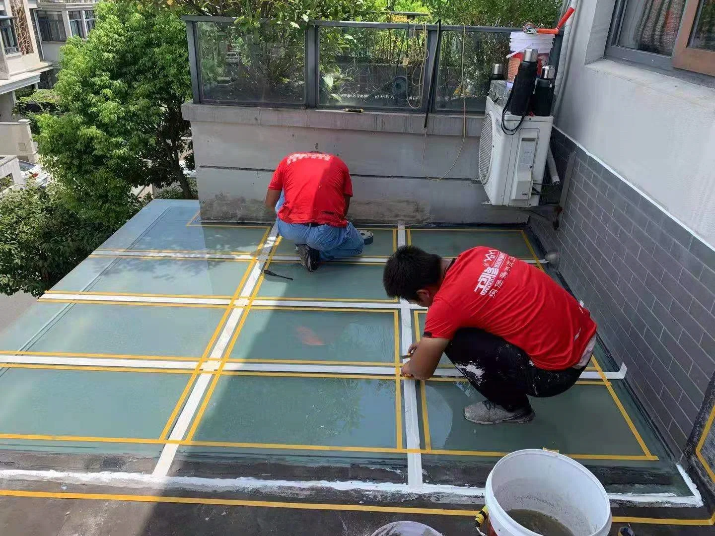 阳光房玻璃顶漏水维修